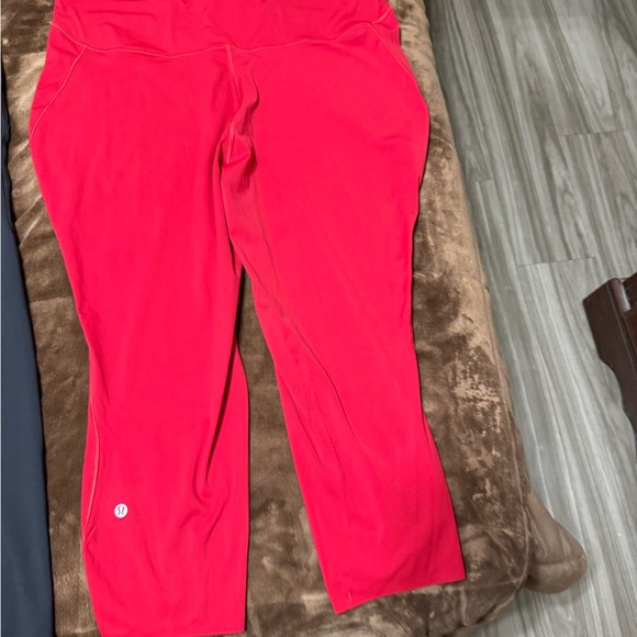 2 pairs of Women's size 20 Lululemon Leggings in black and Red - Picture 9 of 16